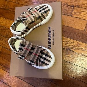 Kids Burberry shoe